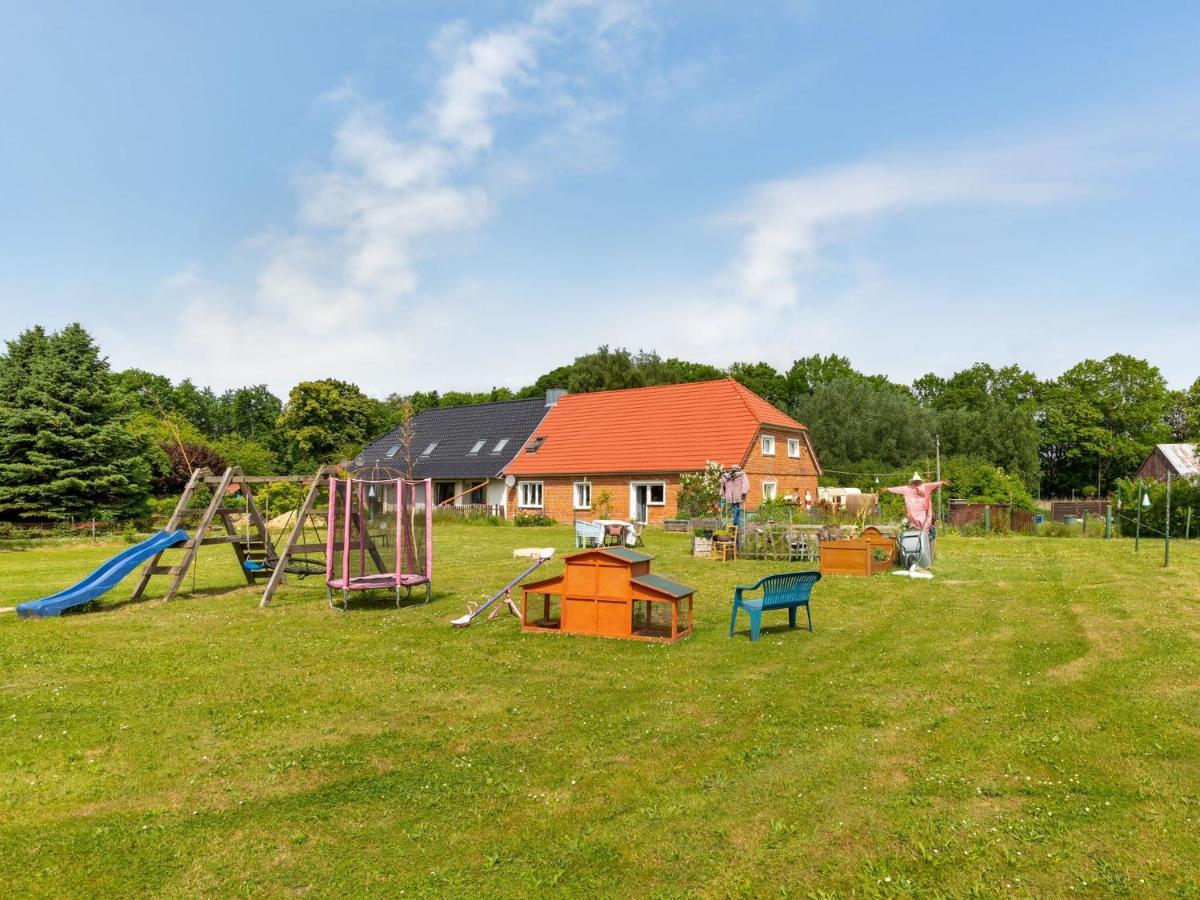 Snug Holiday Home In Divitz Spoldershagen Near Skydiving Luaran gambar